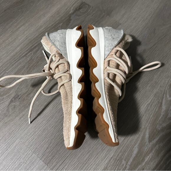 Sorel Kinetic‎ Lace Up Sneaker Tennis Shoes in Natural Tan/Blush Size 9 - Picture 3 of 13